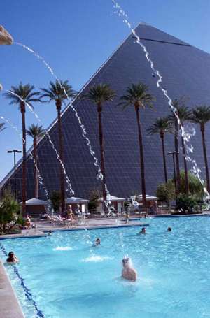 Luxors pool in Las Vegas